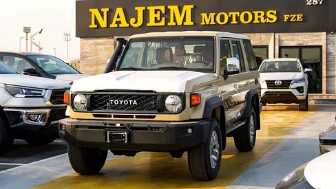 نمای دیگر تویوتا لندکروزر سری 70 LC 76 LX 2026