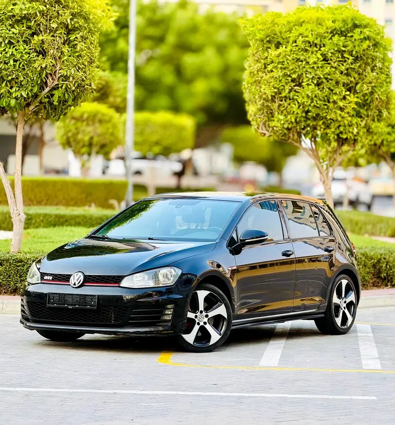 نمای دیگر فولکس واگن گلف GTI Base 2016