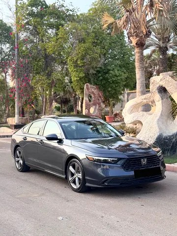 نمای دیگر هوندا آکورد EX-L 2023