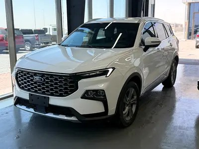 نمای دیگر فورد تریتوری ترند 2023