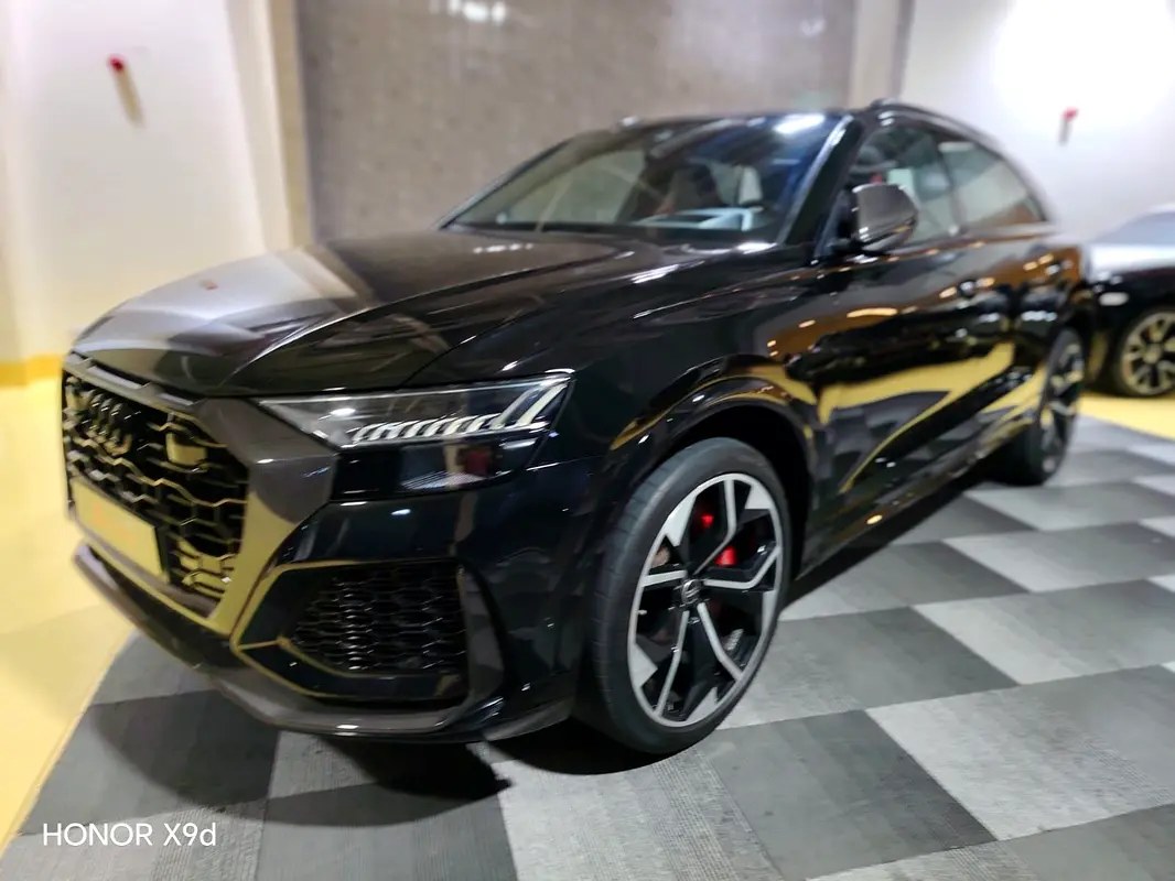 نمای دیگر آئودی RS Q8 4.0 TFSI کواترو 50 ییرز ادیشن 2022