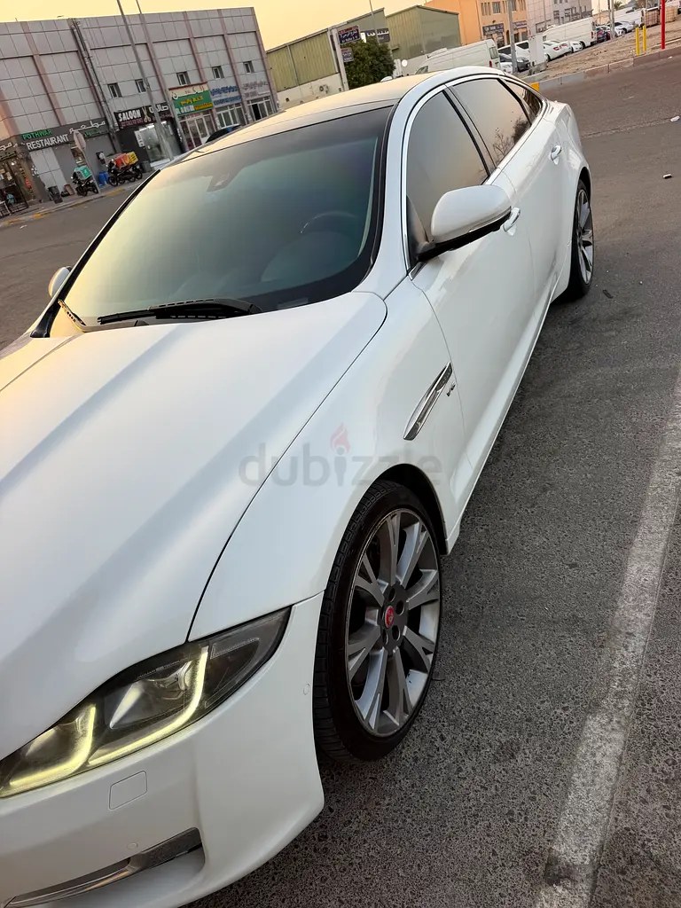 نمای دیگر جگوار XJ لوکس (LWB) 2017