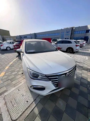 نمای دیگر ام جی MG5 کلاسیک 2023