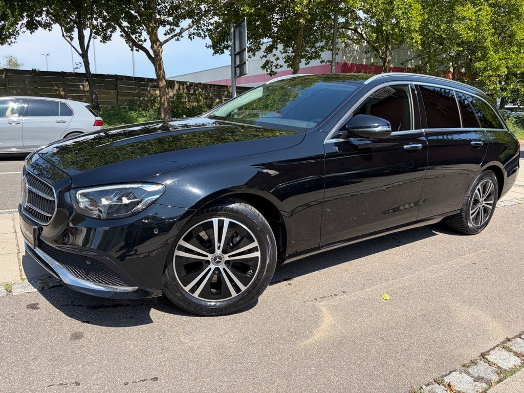 نمای دیگر مرسدس بنز E 220 d 4Matic/دوربین360*/KEYLESS/ASISS/AHK/ACC