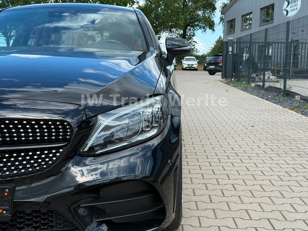 نمای دیگر مرسدس بنز C 300d Coupé AMG Multibeam Burmester Keyless 19"
