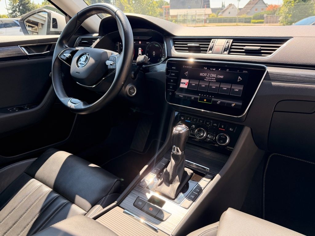 نمای دیگر اشکودا سوپرب 2.0TDI DSG پریمیوم ادیشن 4x4*AHK*360Kam