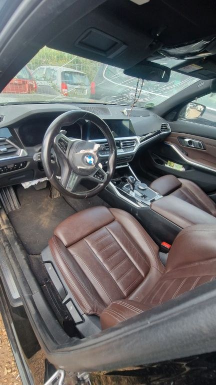 نمای دیگر بی ام و 320 3 تورینگ 320 d اسپورت لاین