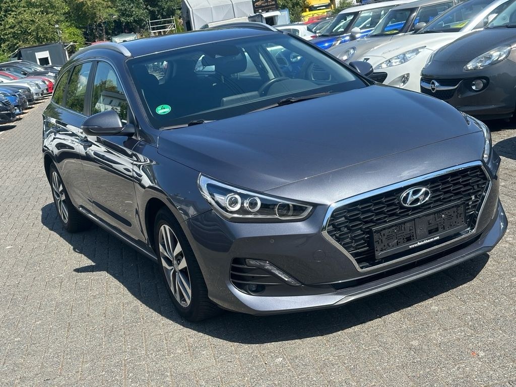 هیوندای i30 cw ترند