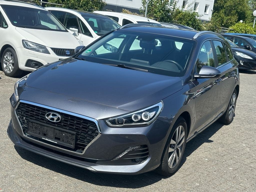 نمای دیگر هیوندای i30 cw ترند