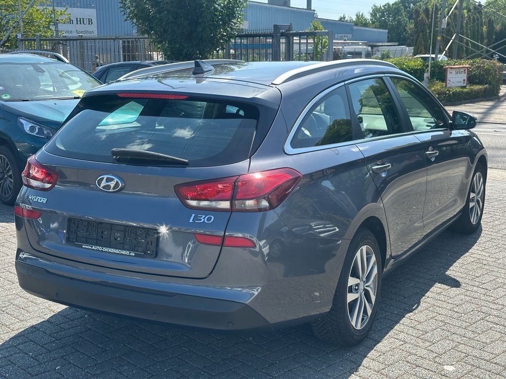 نمای دیگر هیوندای i30 cw ترند