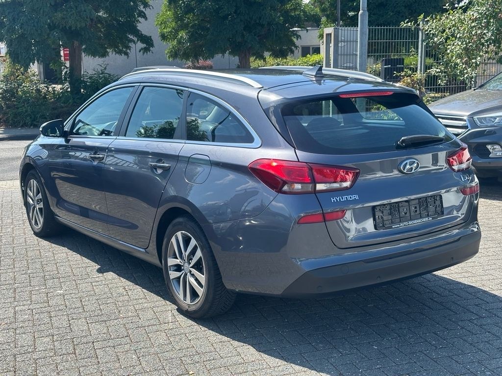 نمای دیگر هیوندای i30 cw ترند