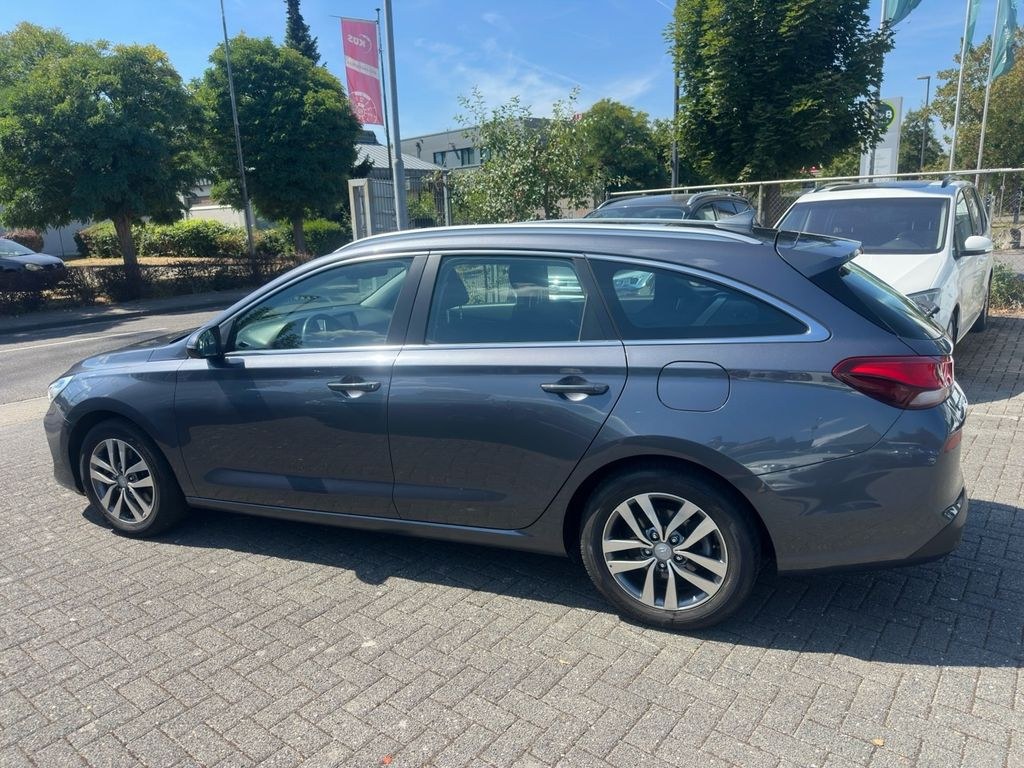 نمای دیگر هیوندای i30 cw ترند