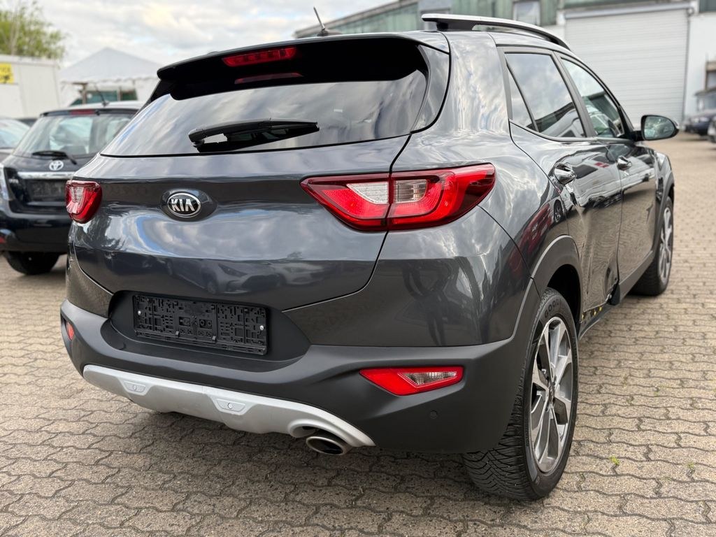 نمای دیگر کیا استونیک ویژن 1.6 دیزل