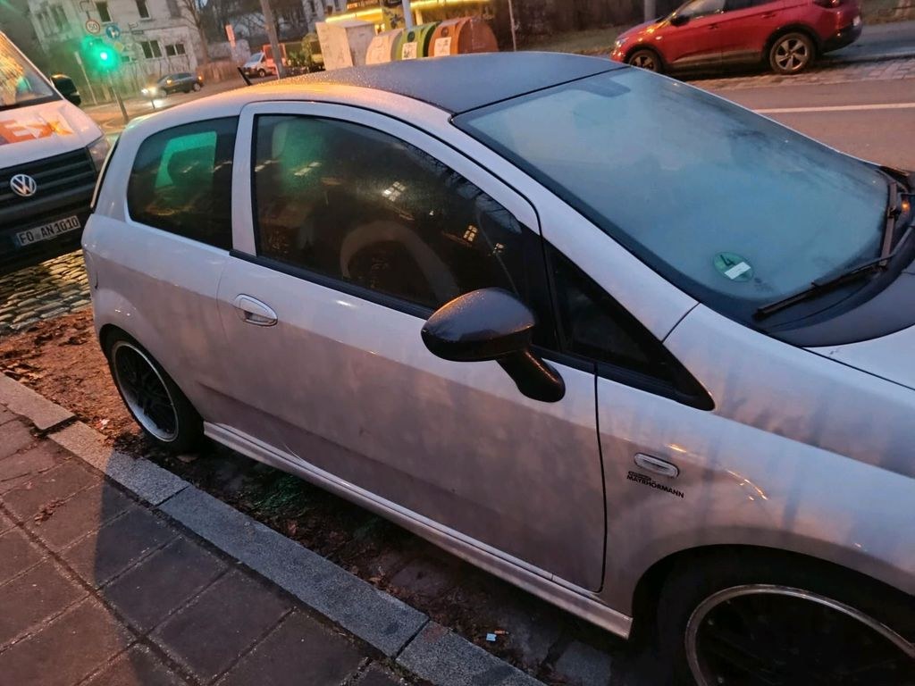 نمای دیگر فیات پونتو 2013 زیر 85k KM