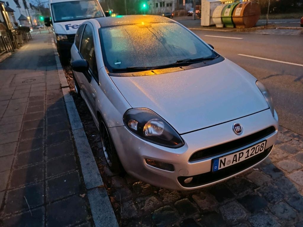 نمای دیگر فیات پونتو 2013 زیر 85k KM