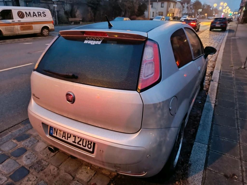 نمای دیگر فیات پونتو 2013 زیر 85k KM