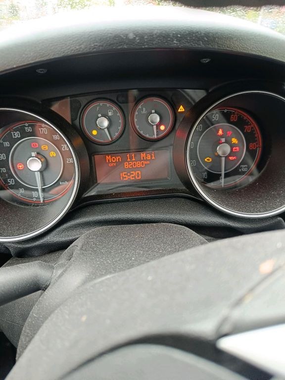 نمای دیگر فیات پونتو 2013 زیر 85k KM
