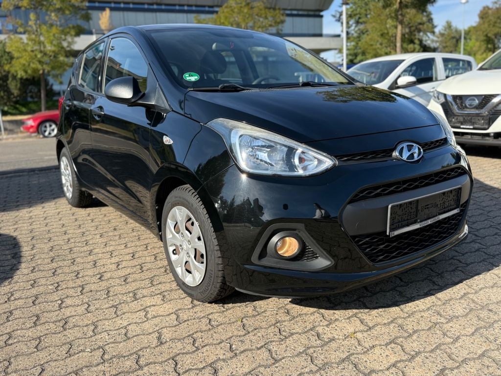 نمای دیگر هیوندای i10 کلاسیک