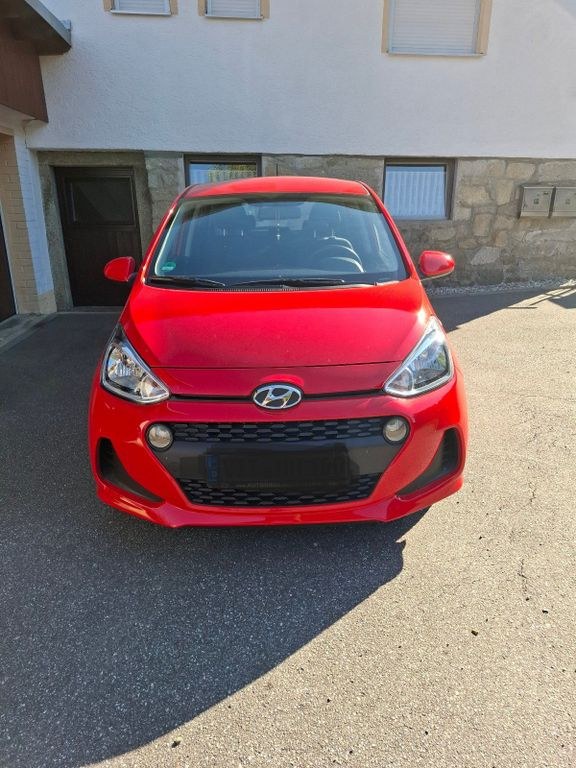 هیوندای i10