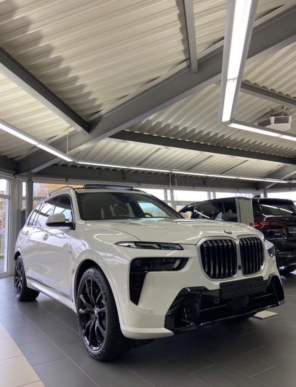 نمای دیگر بی ام و X7 xDrive40d | 352 PS | مالک اول | 40.000 km