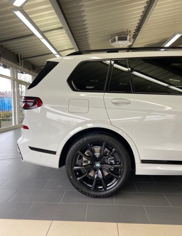 نمای دیگر بی ام و X7 xDrive40d | 352 PS | مالک اول | 40.000 km