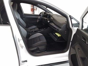 نمای دیگر فولکس واگن گلف 8 TSI DSG GTI کلاباسپورت بلک استایل چرم H