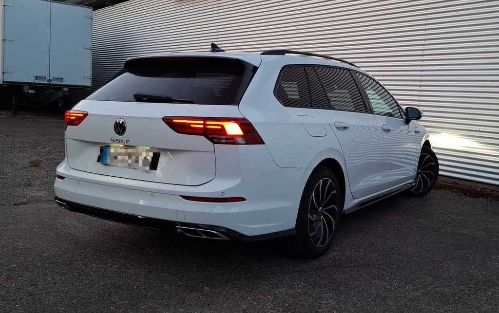 نمای دیگر فولکس واگن گلف 2.0 TDI SCR DSG 110kW R-Line واریانت R-Line