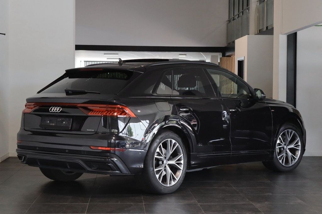 نمای دیگر آئودی Q8 50 TDI کواترو اس-لاین تیپترونیک فول