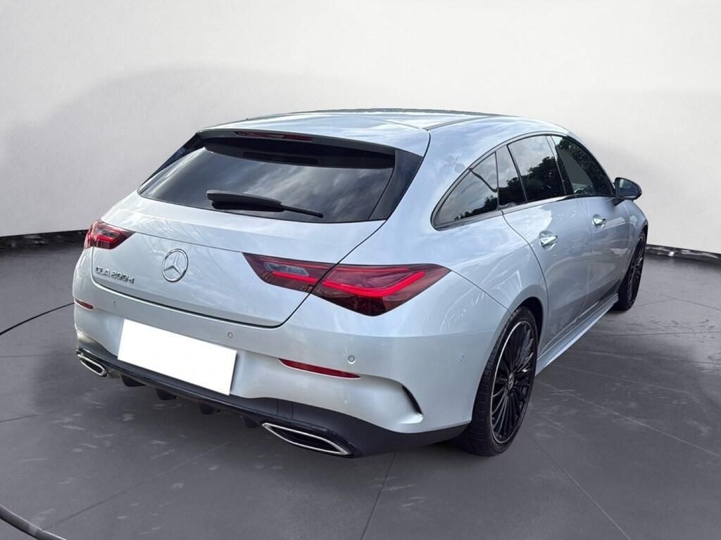 نمای دیگر مرسدس بنز مرسدس CLA Shooting Brake 200 D Executive 8G-D