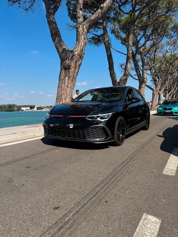 فولکس واگن گلف 8 GTI /245PS/دفترچه سرویس...