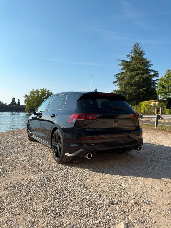 نمای دیگر فولکس واگن گلف 8 GTI /245PS/دفترچه سرویس...