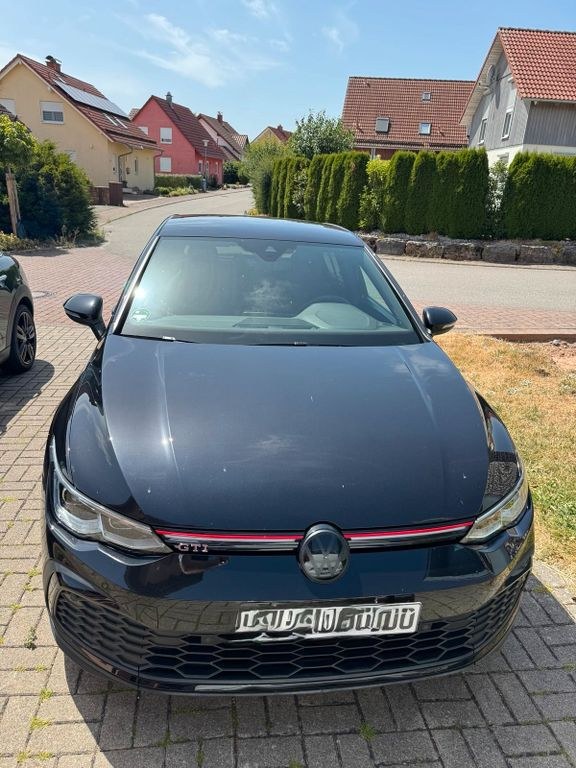 نمای دیگر فولکس واگن گلف 8 GTI /245PS/دفترچه سرویس...