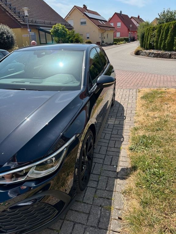 نمای دیگر فولکس واگن گلف 8 GTI /245PS/دفترچه سرویس...