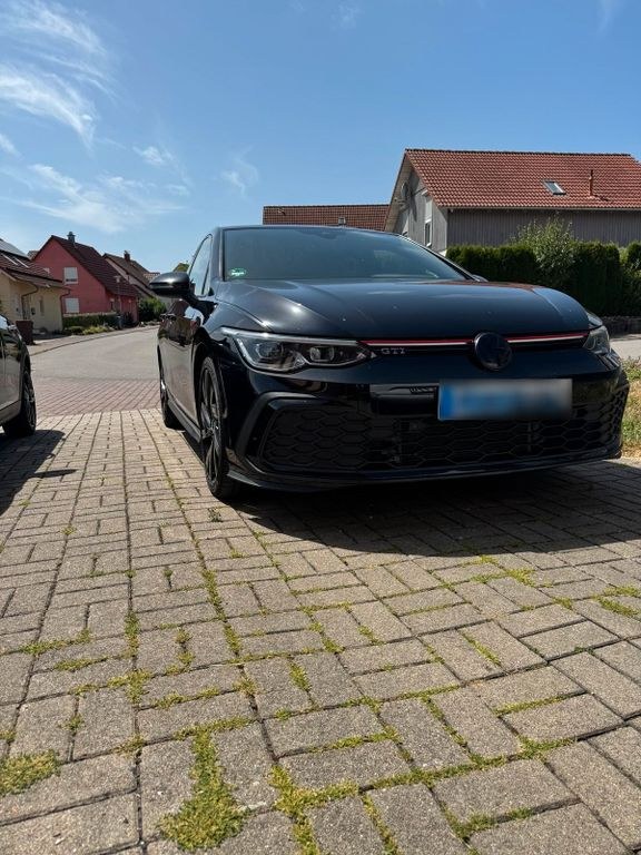 نمای دیگر فولکس واگن گلف 8 GTI /245PS/دفترچه سرویس...