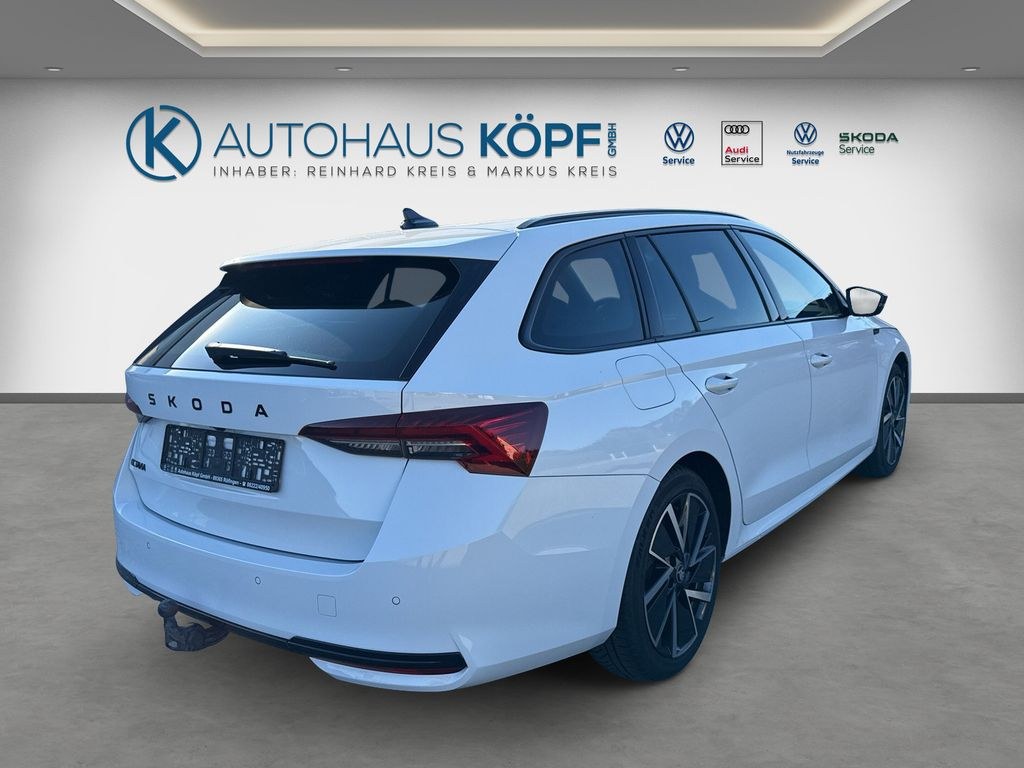 نمای دیگر اشکودا اکتاویا کومبی 1.5 TSI اسپورتلاین پانو AHK هد آپ