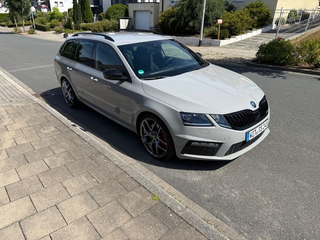 نمای دیگر اشکودا اکتاویا 2.0 TSI DSG RS 245 کمبی RS