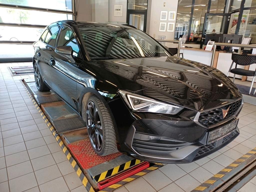 نمای دیگر کوپرا لئون اسپورتتورر VZ e-Hybrid اتوماتیک ناوی AHK LED