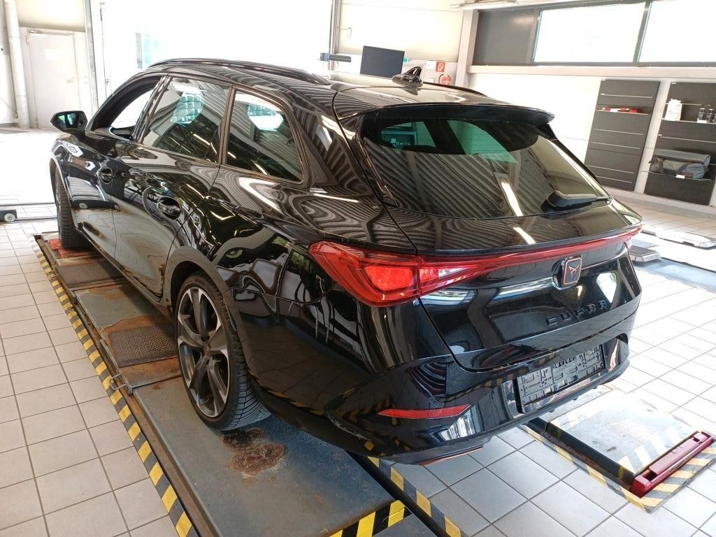 نمای دیگر کوپرا لئون اسپورتتورر VZ e-Hybrid اتوماتیک ناوی AHK LED
