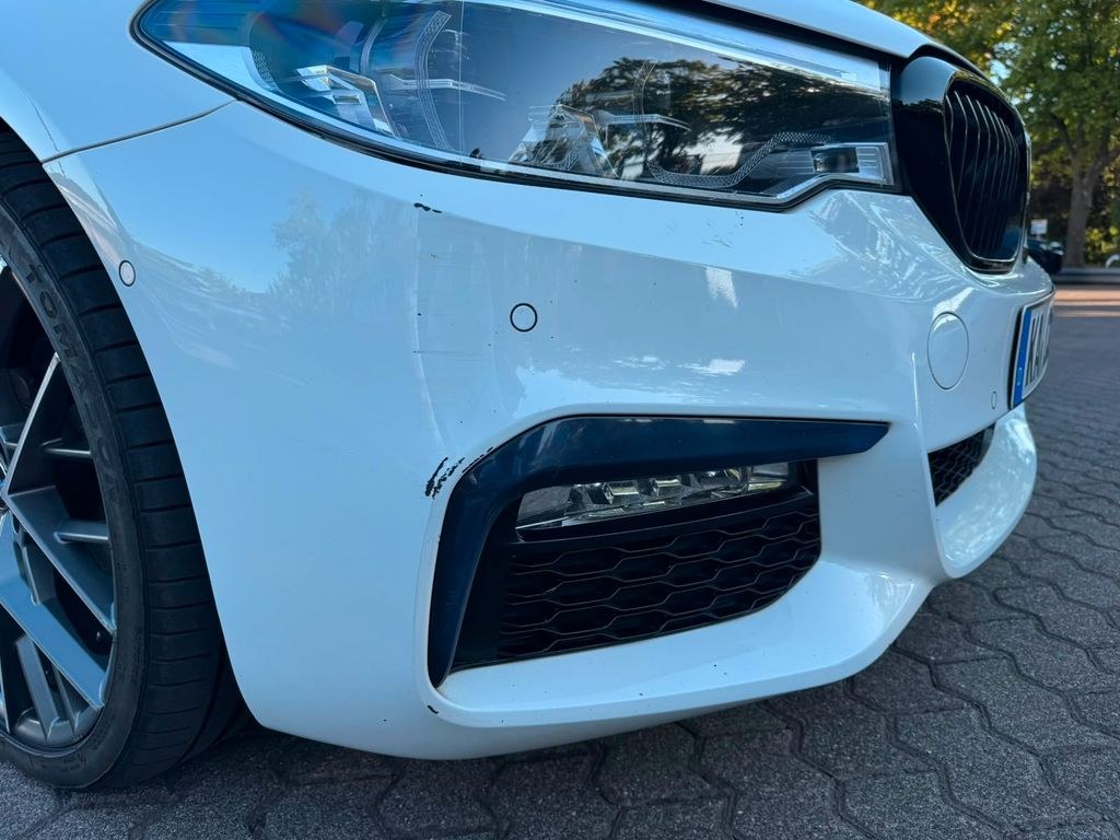 نمای دیگر بی ام و 520i M Sport هدآپ قلاب یدک تهویه صندلی کروز تطبیقی 360° پانوراما