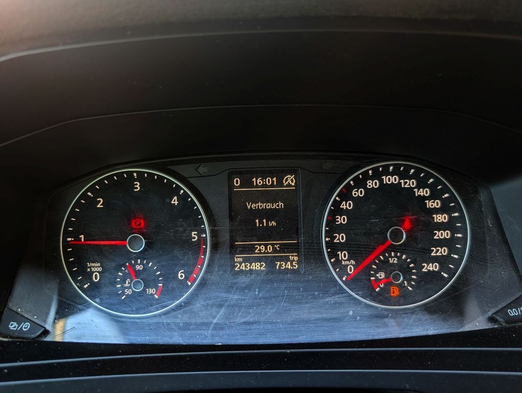 نمای دیگر فولکس واگن T6 2.0TDI ترانسپورتر کاستن بلند LR ناوی تهویه مطبوع