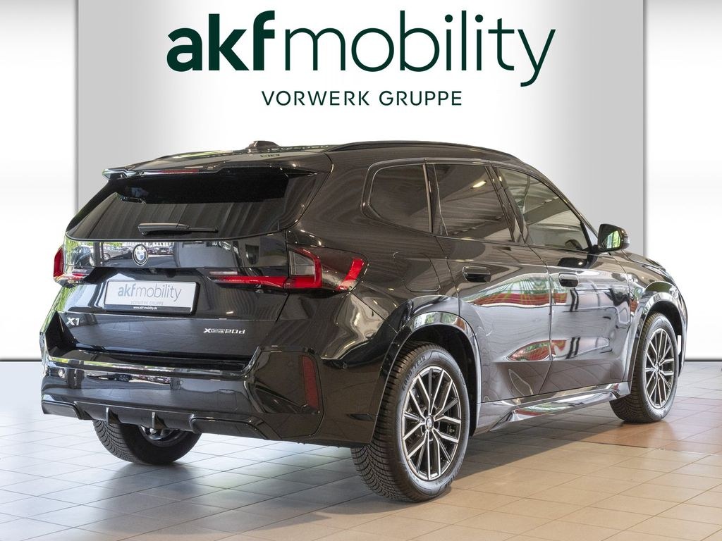 نمای دیگر بی ام و X1 20d xDrive ام اسپورت-بی ام و لایو کوکپیت پلاس*AHK*