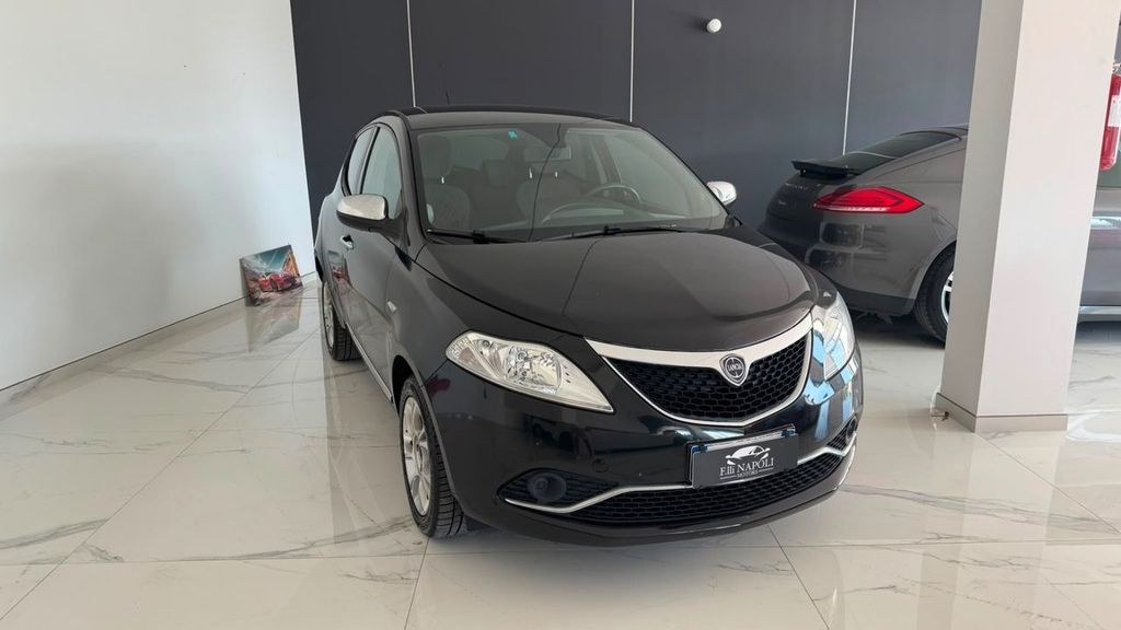 نمای دیگر لانچیا ایپسیلون 1.2 69 CV 5 در S&S پلاتین