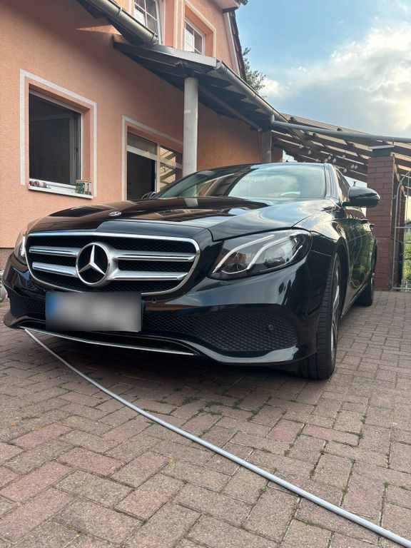 نمای دیگر مرسدس بنز مرسدس بنز E 250 لیموزین
