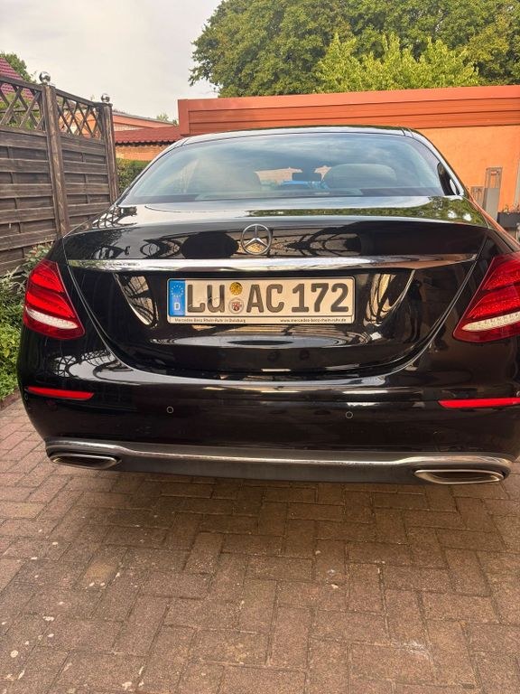 نمای دیگر مرسدس بنز مرسدس بنز E 250 لیموزین
