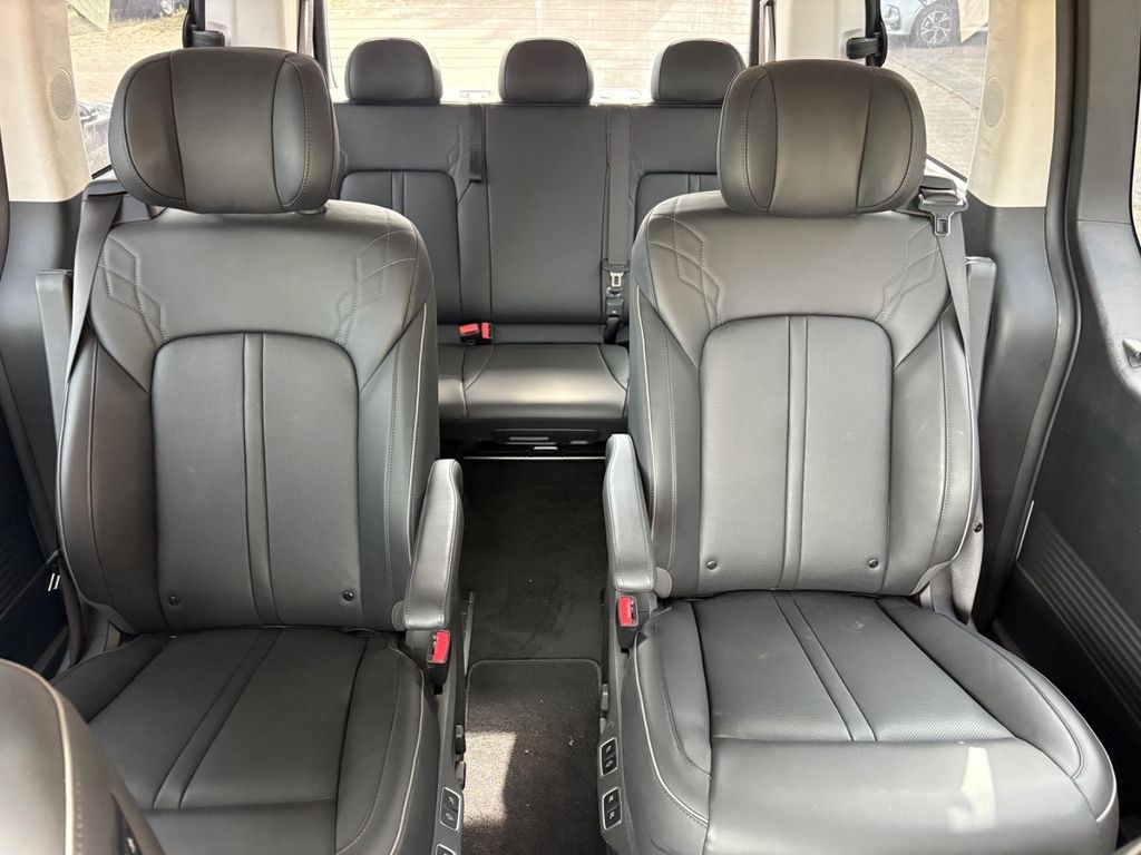 نمای دیگر هیوندای استاریا 2.2 CRDi سیگنتر 7-صندلی مشکل موتور 4WD