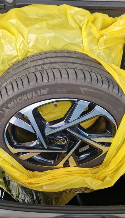 نمای دیگر تویوتا C-HR 2.0-l-VVTi هایبرید تیم دویچلند تیم...
