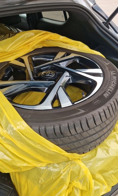 نمای دیگر تویوتا C-HR 2.0-l-VVTi هایبرید تیم دویچلند تیم...