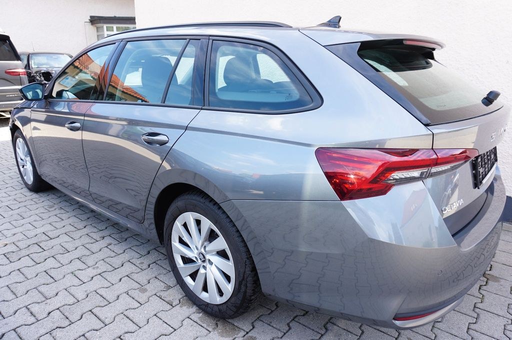 نمای دیگر اشکودا اکتاویا 2.0 TDI DSG سلکشن کامبی NAVI/ LED