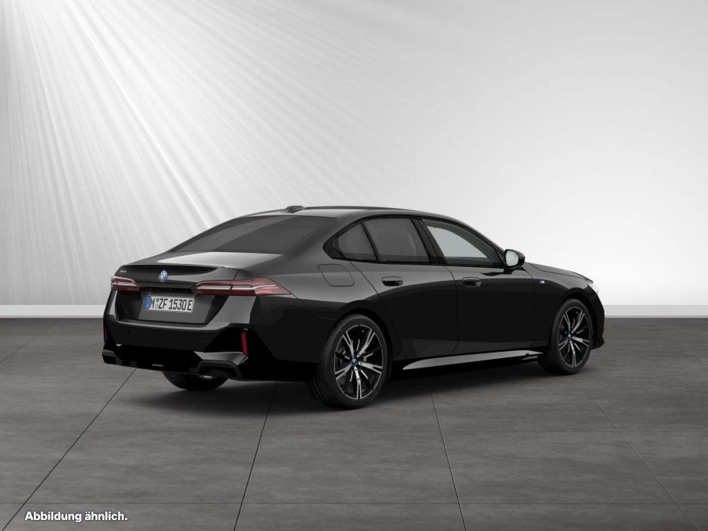 نمای دیگر بی ام و 550e xDrive M Sport|20"LM|Head-Up|Autobahnass.