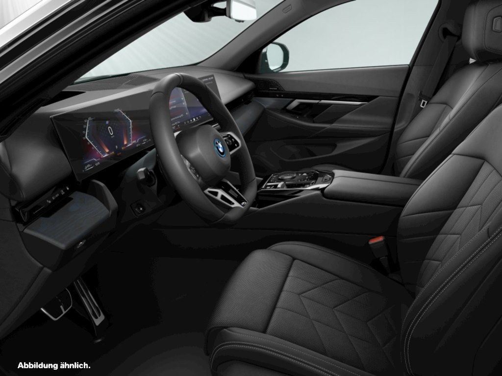 نمای دیگر بی ام و 550e xDrive M Sport|20"LM|Head-Up|Autobahnass.
